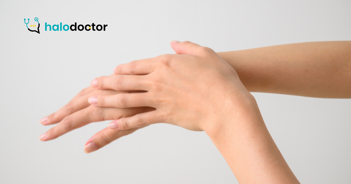 Pękająca skóra dłoni: przyczyny i skuteczne metody leczenia